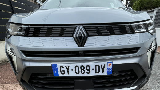 Face avant Renault Symbioz septembre 2024 (Tous droits réservés www.labourseetlavie.com)